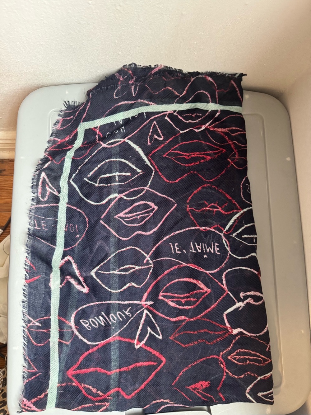 BCBGeneration-Navy Lip-Print scarf NWT